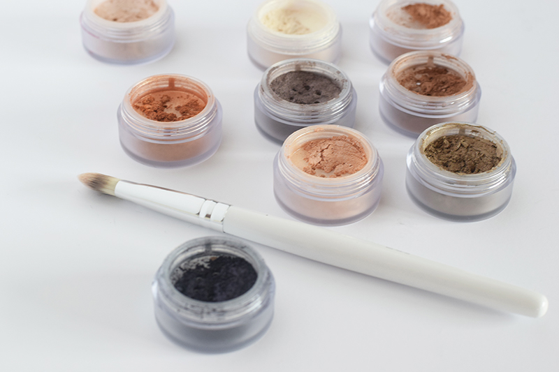 Getting started with green beauty: W3LL PEOPLE Elitist Eyeshadows are beautifully pigmented, naturally luminous, and free from artificial preservatives, parabens, chemicals, dyes, fragrance, silicone, dimethicone, pthalates, sulphates, petroleum, talc, bismuth oxychloride, nanoparticles and bad mojo! 