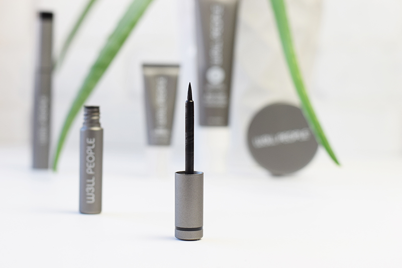 expressionist-liquid-liner-state-of-the-art-brush-from-w3ll-people